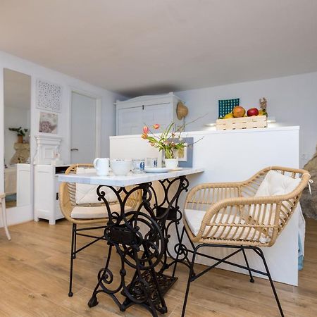 Charming Studio Apartment At House Rustica With Terrace And Nearby Parking Punat Esterno foto