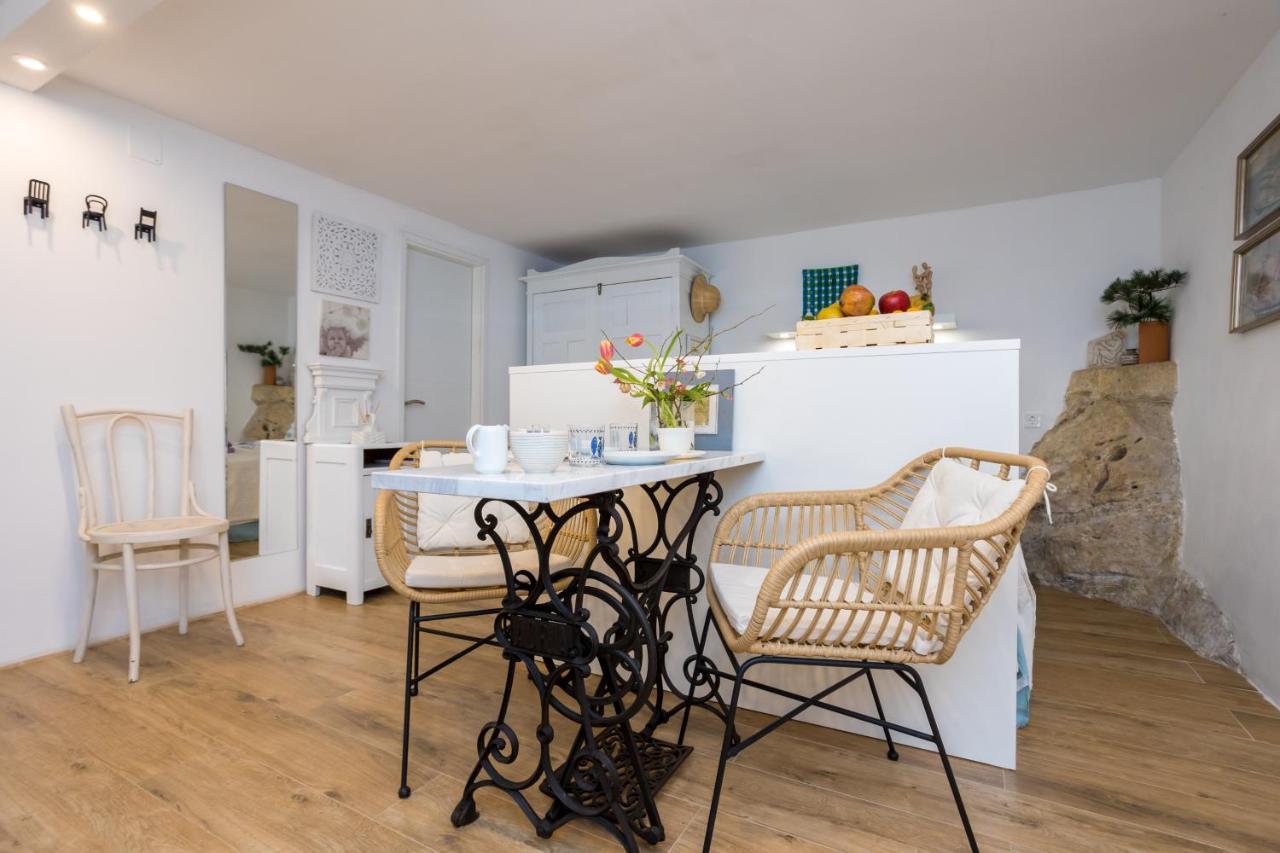 Charming Studio Apartment At House Rustica With Terrace And Nearby Parking Punat Esterno foto