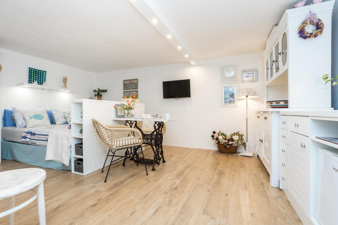Charming Studio Apartment At House Rustica With Terrace And Nearby Parking Punat Esterno foto