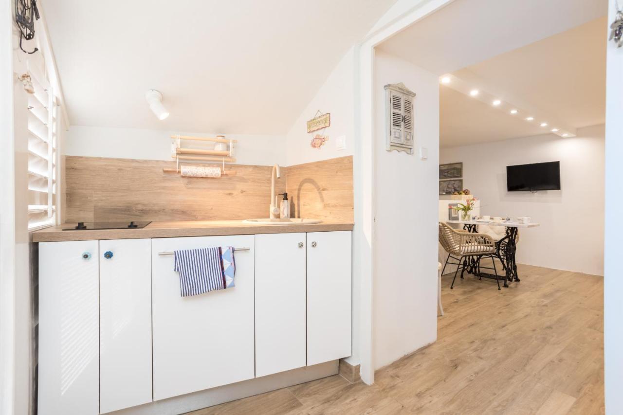 Charming Studio Apartment At House Rustica With Terrace And Nearby Parking Punat Esterno foto