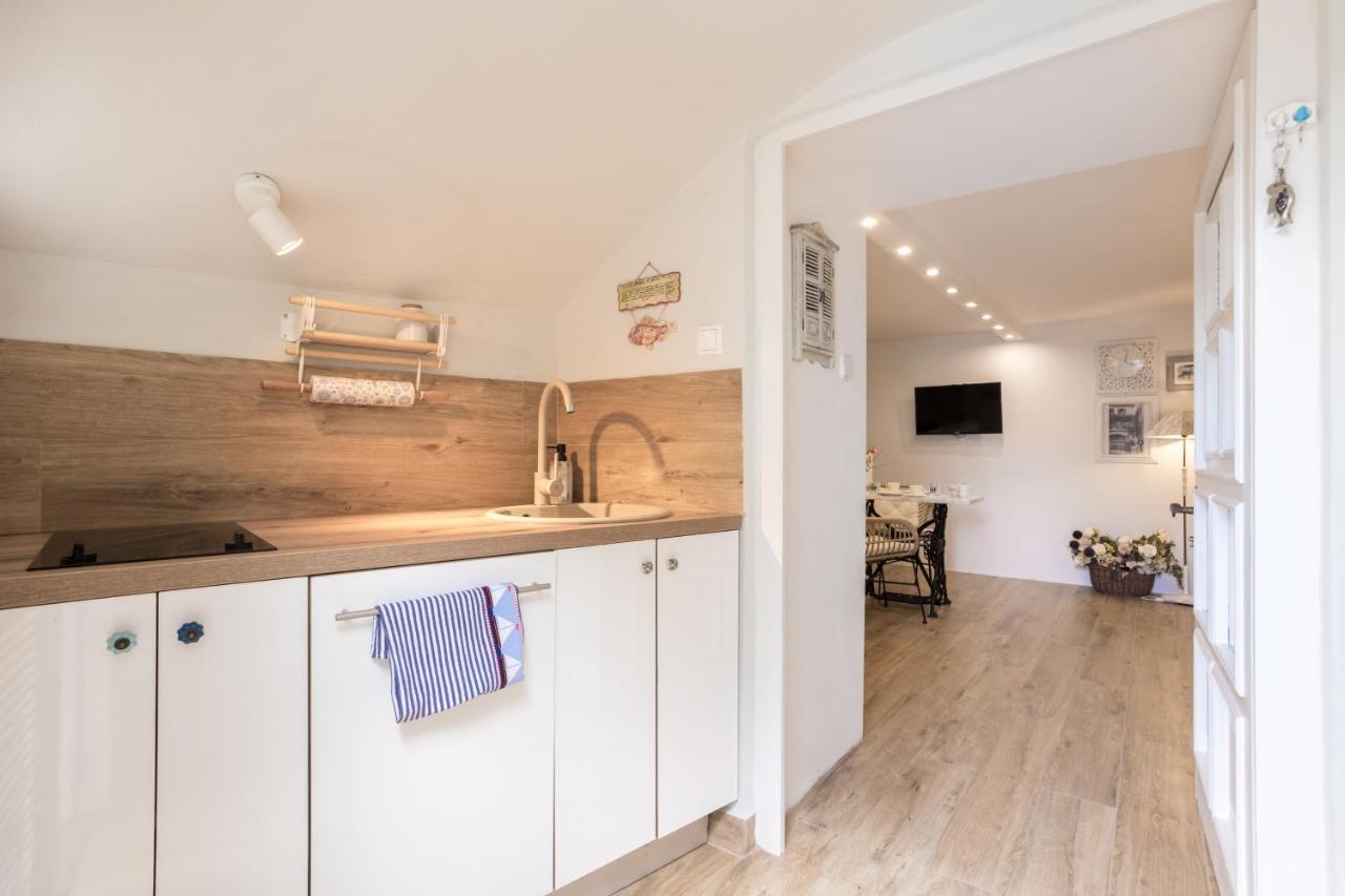 Charming Studio Apartment At House Rustica With Terrace And Nearby Parking Punat Esterno foto