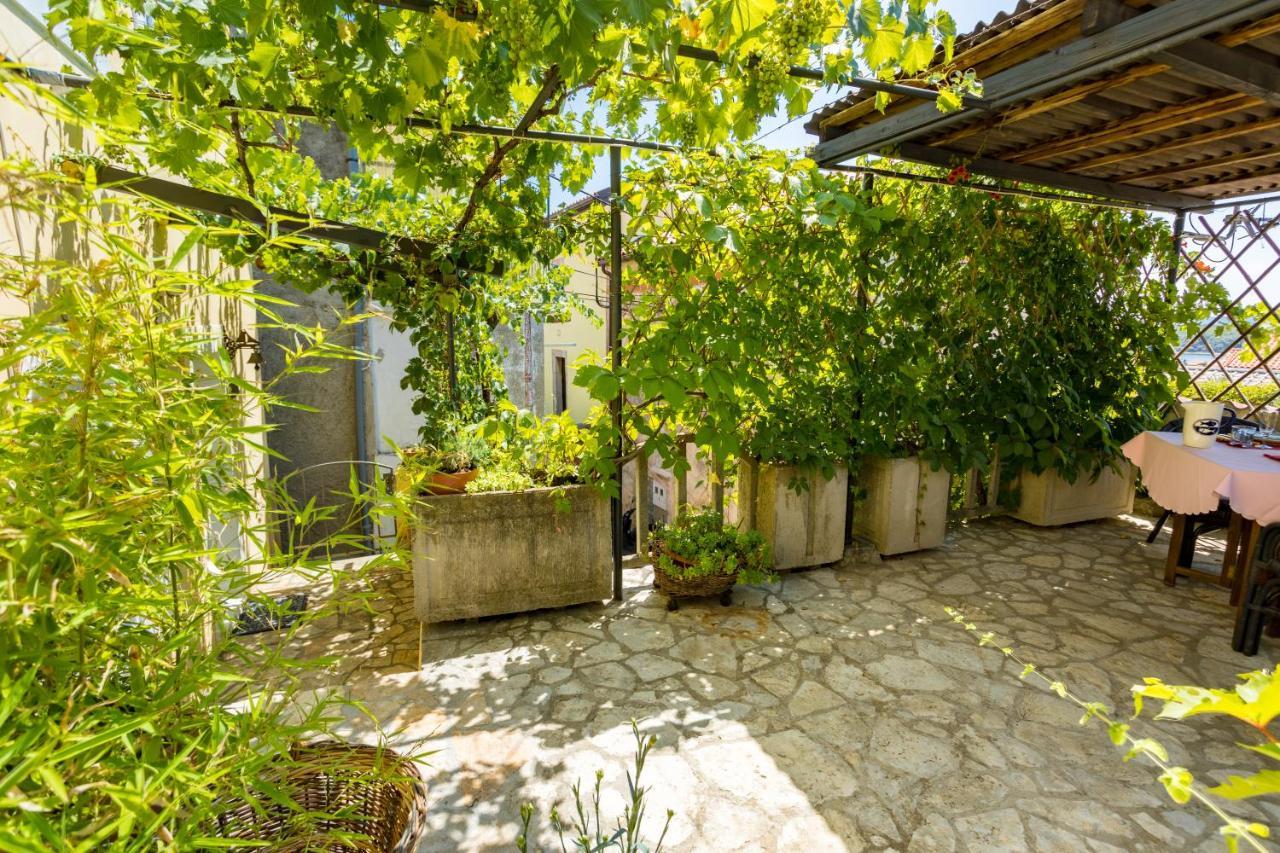 Charming Studio Apartment At House Rustica With Terrace And Nearby Parking Punat Esterno foto