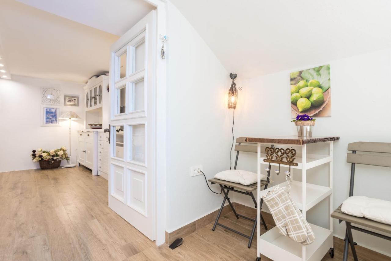 Charming Studio Apartment At House Rustica With Terrace And Nearby Parking Punat Esterno foto