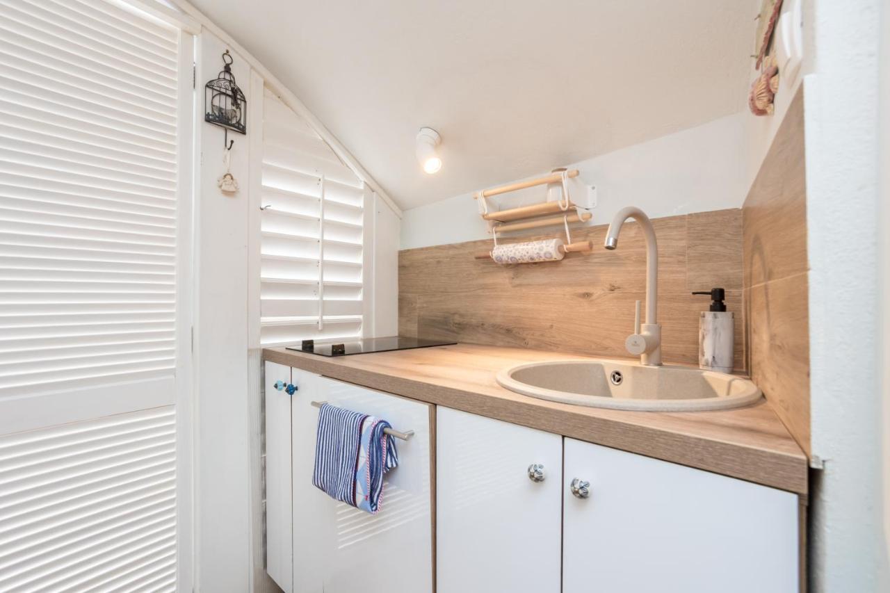 Charming Studio Apartment At House Rustica With Terrace And Nearby Parking Punat Esterno foto