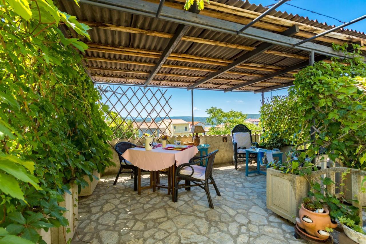 Charming Studio Apartment At House Rustica With Terrace And Nearby Parking Punat Esterno foto