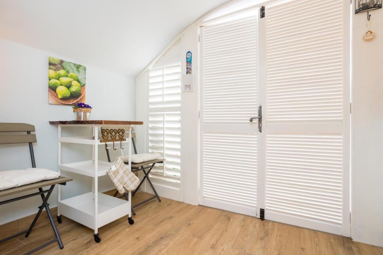 Charming Studio Apartment At House Rustica With Terrace And Nearby Parking Punat Esterno foto