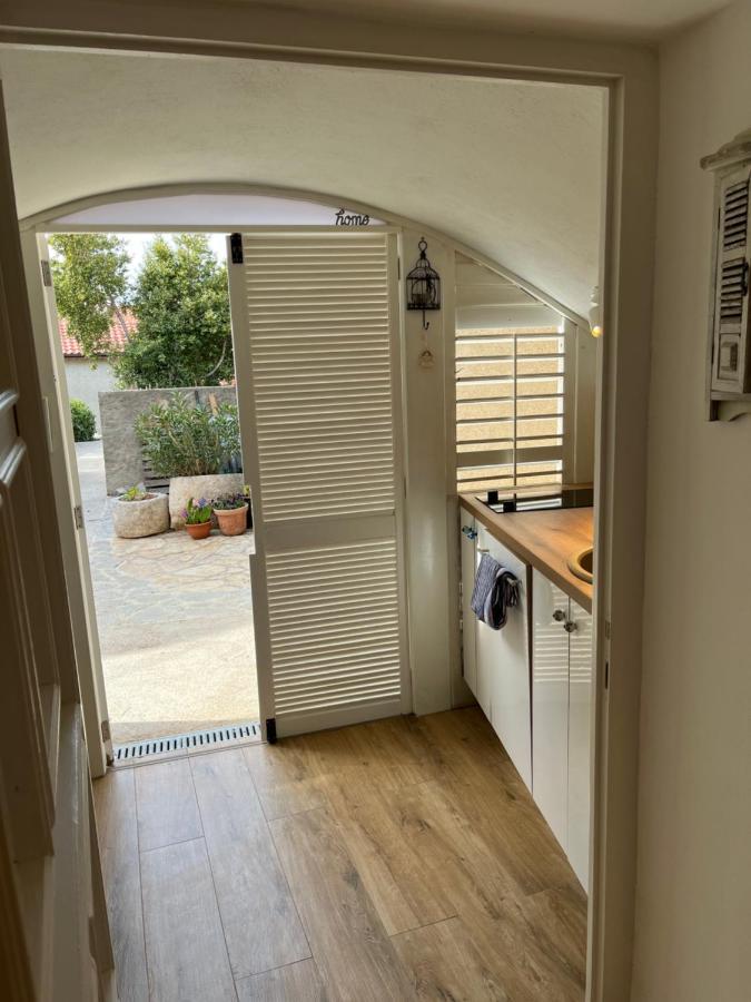 Charming Studio Apartment At House Rustica With Terrace And Nearby Parking Punat Esterno foto